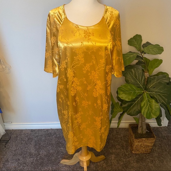 LuLu’s Golden Jacquard Silky Shift Dress - Picture 4 of 11